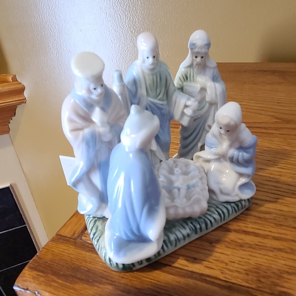 Porcelain Christmas Vintage figurine - Picture 4 of 13